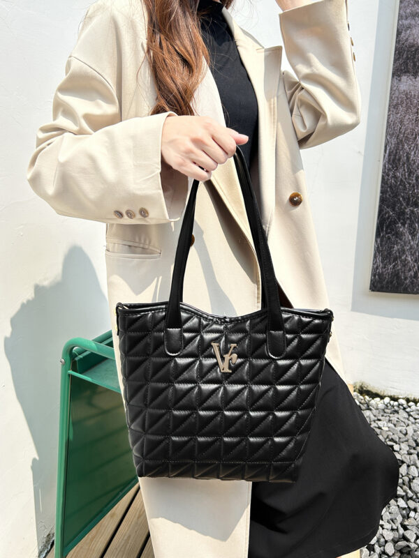 Large Capacity Tote Bag