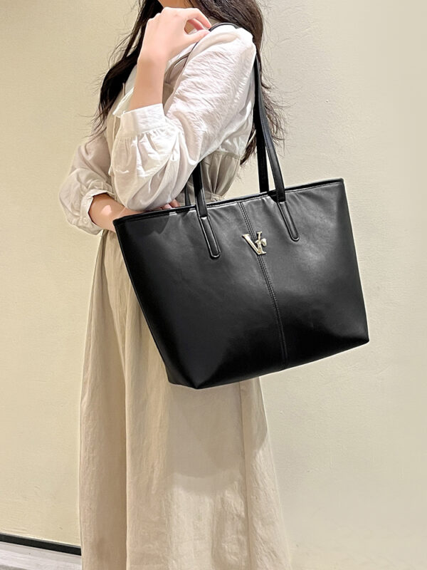 Soft Leather Commuter Tote Bag for Daily Use