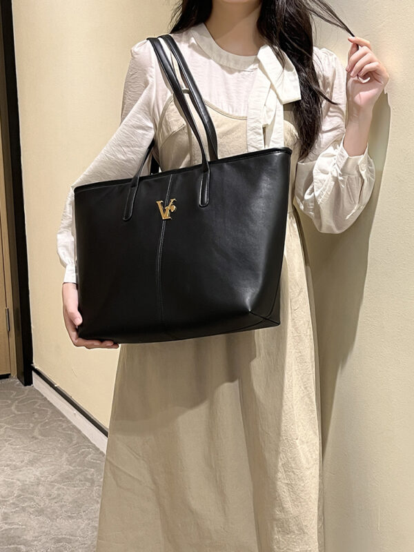 Soft Leather Commuter Tote Bag for Daily Use